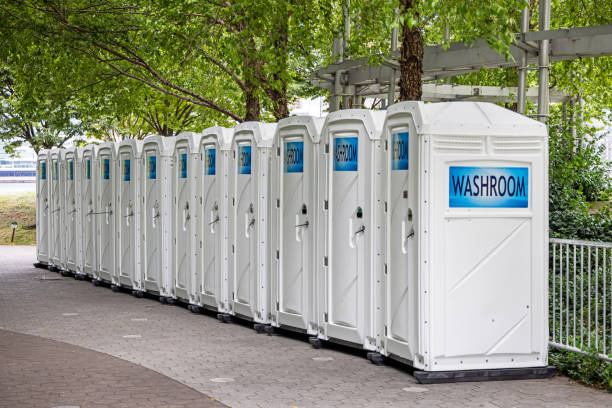 Best Portable restroom trailer rental  in Williston, FL